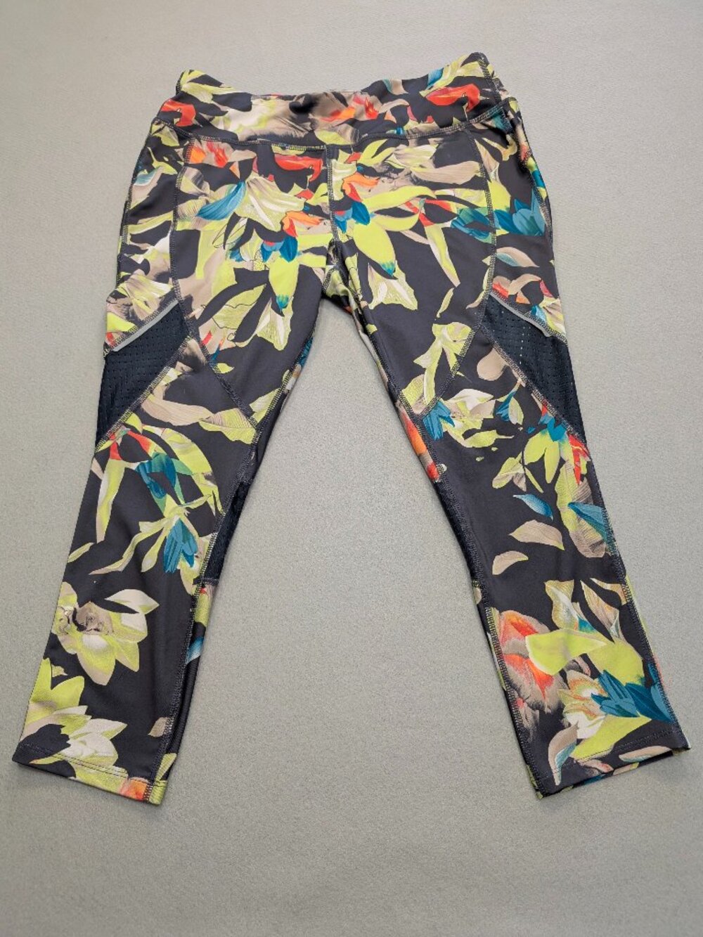 Avia Floral Mesh Panel Capri Leggings Medium 8-10